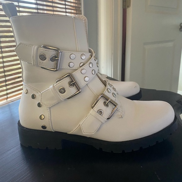 Hey stud lookin’ faux leather buckle boots - Picture 6 of 6